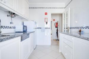Old Town 2BR 50m Ocean w AC Wi-Fi Parking Terrace
