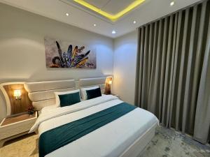 شقة فاخرة غرفة وصالة النرجس 22