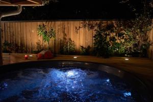 Maisons de vacances L'ilot du 9 - Cabane & spa au bord du lac : photos des chambres