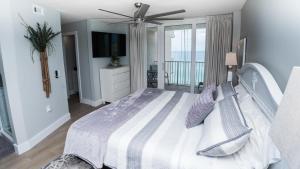 Total Remodel - 3BR-3BA Corner Beachfront - Winter Snowbirds Welcome!