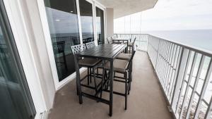 Total Remodel - 3BR-3BA Corner Beachfront - Winter Snowbirds Welcome!