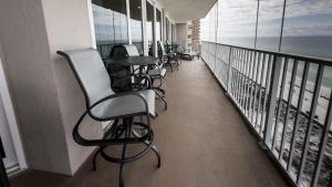 Total Remodel - 3BR-3BA Corner Beachfront - Winter Snowbirds Welcome!