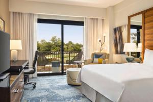 King Room with Balcony room in The Woodlands Resort