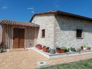 Una casa nel grano: Casa Luciola - Pietra Rossa