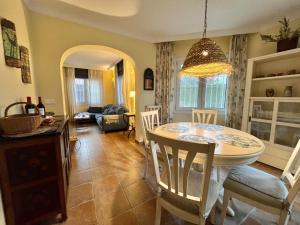 Villa con jardín en Oliva Nova Golf a 100m de la playa