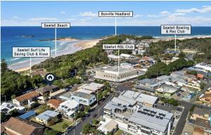 Sand and Sea 1 - Opposite Sawtells Main Beach & Steps to Cafes, Restaurants & Boutiques!