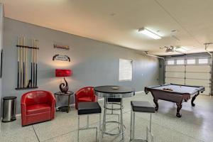 NEW Luxury Home Pool Spa Game Room Views