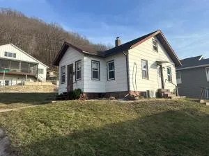 The Great River Retreat - Genoa WI - برايري دو شين