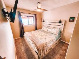Pet Friendly3 King BedsMins to Airport