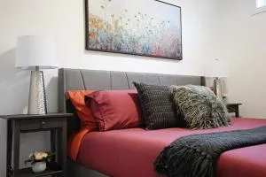 Stylish Retreat with King Bed, Long Stays, WEM, Disney+ - Onoway