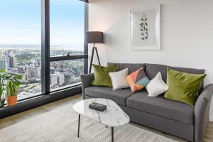 Olive Alcove - A Sweeping Skyline Sanctuary near CBD