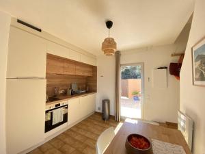 Mazet rénové avec piscine, tennis, 2 terrasses à Cavalaire-sur-Mer. - FR-1-100-333