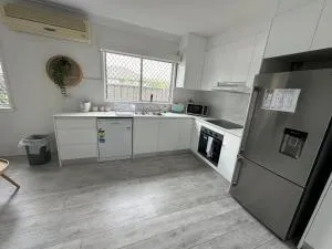 KozyGuru / Fairfield / 3 Bed House / Free Internet / Free Parking NFA011-House - Fairfield