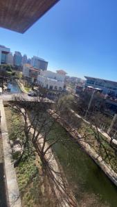 Luxury Penthouse overlooking Riverwalk w Free Parking Pet Friendly Centrally Located on the Riverwalk