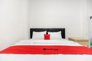 RedDoorz Syariah @ Sakura Hotel Jatiwaringin