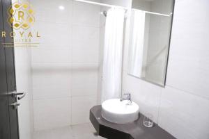 Royal Suites 2BR 28th Floor - Citra Plaza Nagoya Apartment