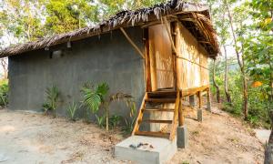 Carabao Lodge - 2 bedroom house with AC & plunge pool