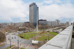 Floral Green Apartment with Balcony near Warszawa Gdańska by Renters