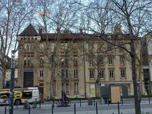 Charmant Studio - Face Gare SNCF Grenoble -Bus, Centre-Ville, Tout à Pied !