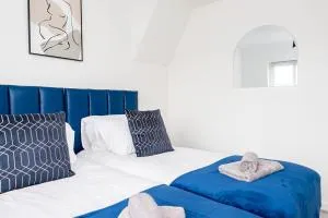 Private immaculate contractor and leisure stay with large driveway - Smethwick