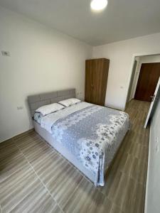 Shengjin Apartment
