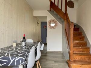 Beach House & Patio by Melrose