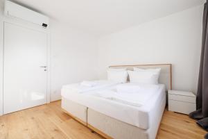 SYMPHONY Apartments 42 - Modern Loft with Terrace and Grill in Central Location