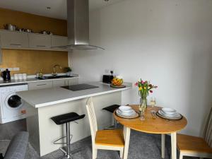 Quayside Apartment -2 Bedrooms - Sleeps 4