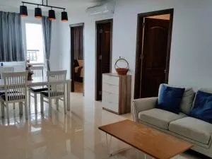 2-Bedroom Condo with City Skyline View - 廊开