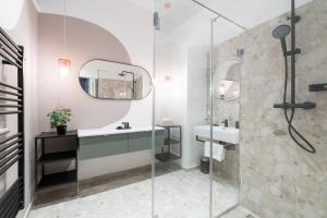 Elegant 1BR Suite, City Close by HM