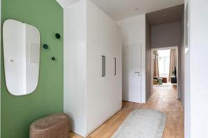 Elegant 1BR Suite, City Close by HM