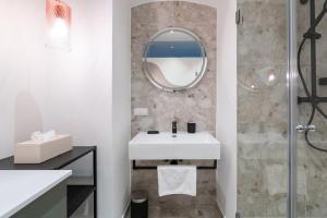 Elegant 1BR Suite, City Close by HM