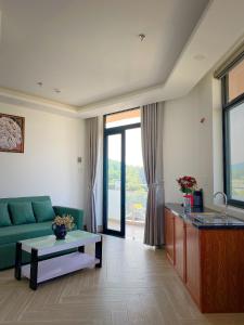 Căn hộ 1 Phòng ngủ có Ban công và Nhìn ra cảnh Núi non  (One-Bedroom Apartment with Balcony and Mountain View  )