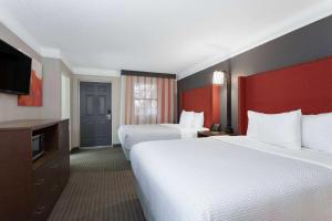 Queen Room with Two Queen Beds - Non-Smoking room in La Quinta Inn by Wyndham Pensacola