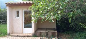 Villa conviviale au soleil avec piscine