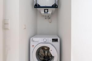 Pristine 1BR Suite, Quick to City by HM