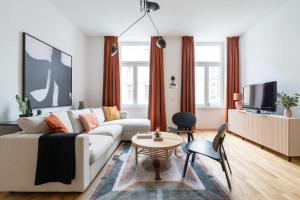 Artful 1BR Suite, City Nearby by HM