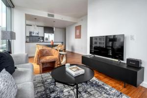 Blueground Rincon Hill pool Yoga nr tech hub SFO-1676