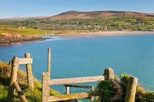 Cluaran Newport, Pembrokeshire - Dinas