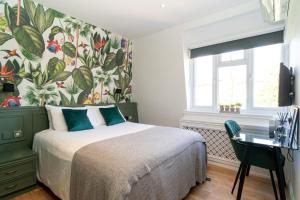 Double Room with Private Bathroom room in Croft Court Hotel