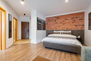 Sky-High: 15th Floor Modern Accommodation in Doamna Ghica Area