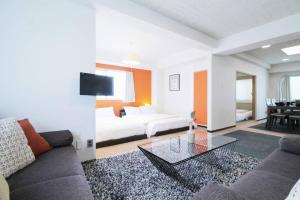 Ishiki by b hotel - Best location 2 min HiroshimJR station, Up to 10 ppl