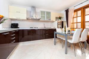 Apartments Divna 