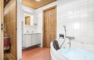 Four-Bedroom Holiday Home In Hemmet