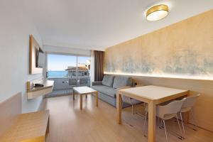 Apartment with Sea View room in Aparthotel Fontanellas Playa