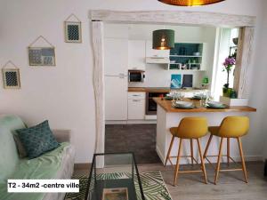 2 min walk from train station and center of Tours