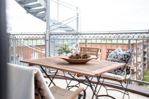 CLS Zentrale City-Wohnung in Hamburg mit E-Laden und Tiefgarage, Klimaanlage, gratis WLAN, Smart TV, großer Balkon, Nespresso Maschine inklusive Kapseln, Blick über Hamburg, Parkplatz, Cafe im Haus, Bushaltestelle direkt gegenüber, Flex Check In