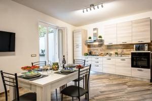 GOCCE VILLAS - The Orange Country Home