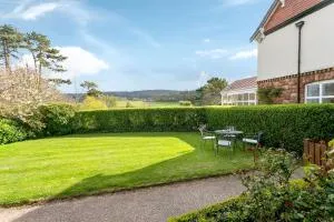 April Cottage - Wootton Courtenay