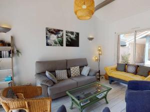 Villa confortable avec piscine, proche plage, 3 chambres, grand séjour, patio, WIFI, équipement complet - FR-1-413-87